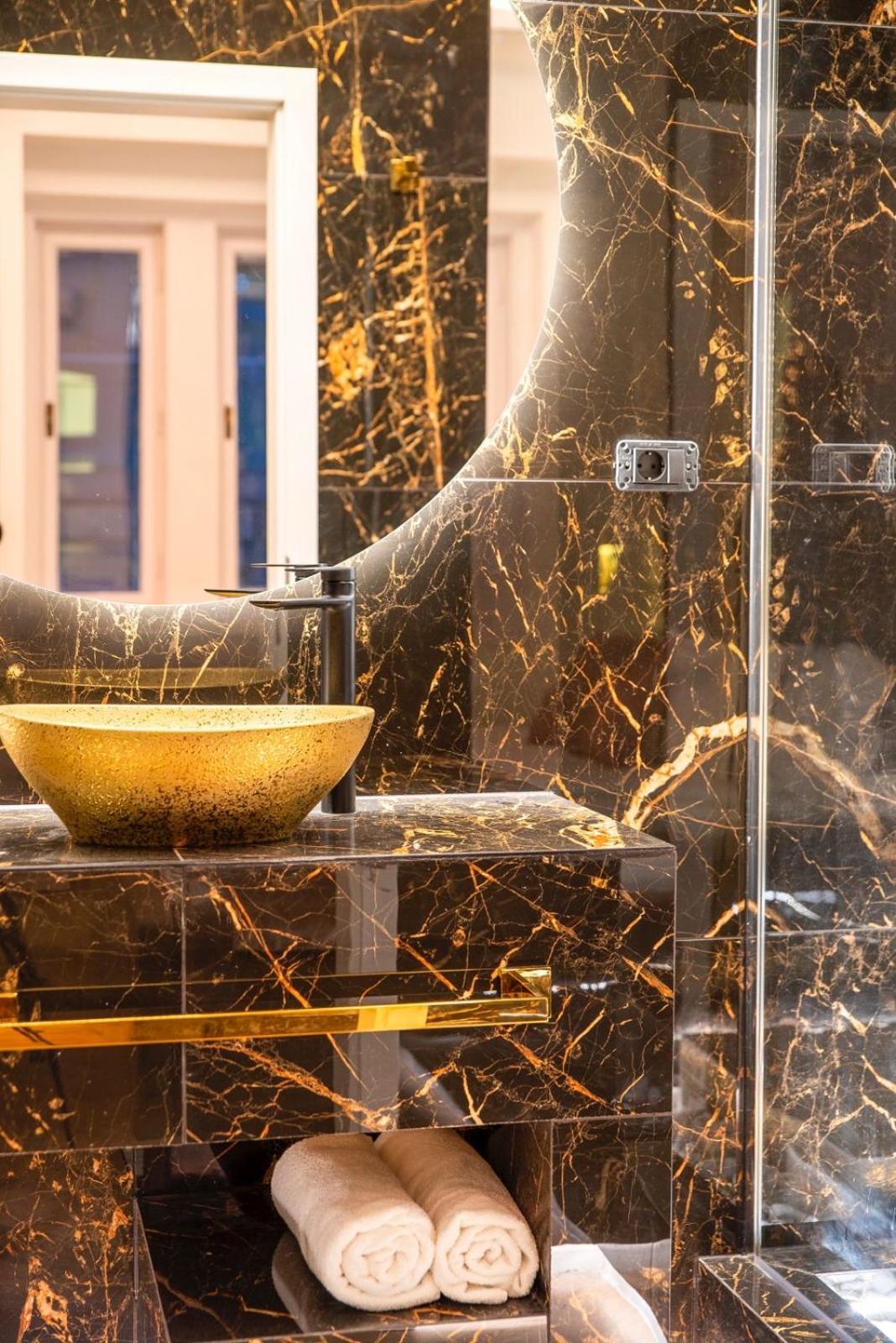 Top Luxury Suites Будапеща Екстериор снимка